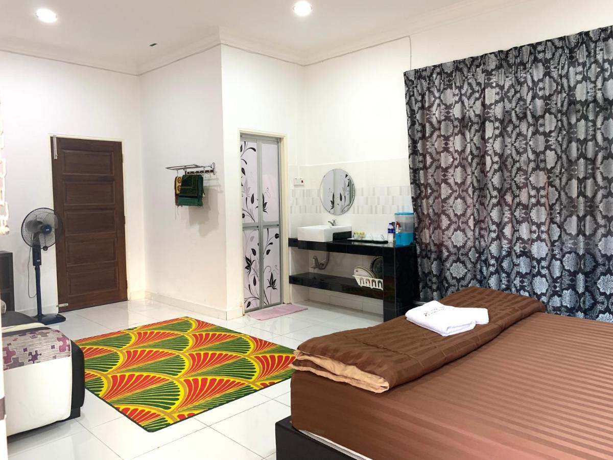 Wan Danisha Villa Inn كوتا بْهارو المظهر الخارجي الصورة