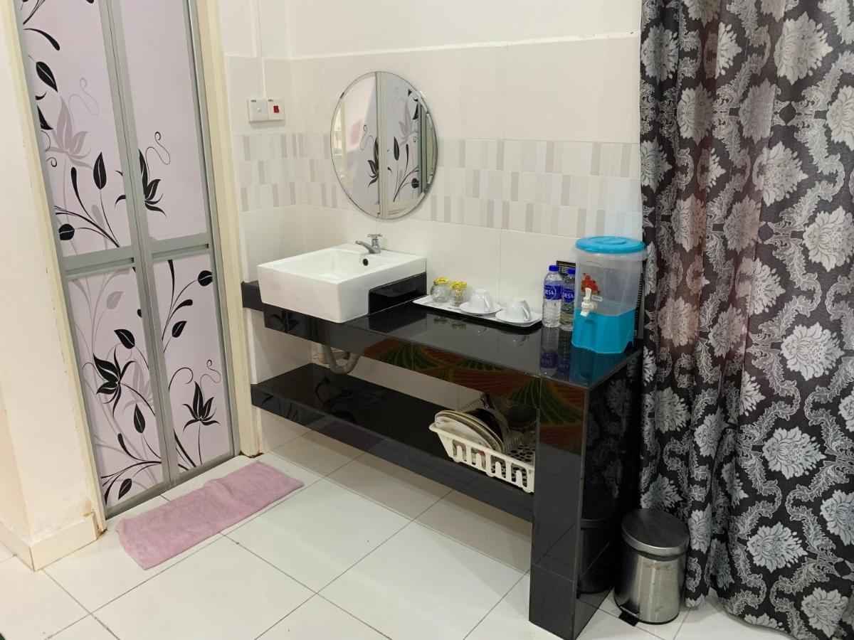 Wan Danisha Villa Inn كوتا بْهارو المظهر الخارجي الصورة
